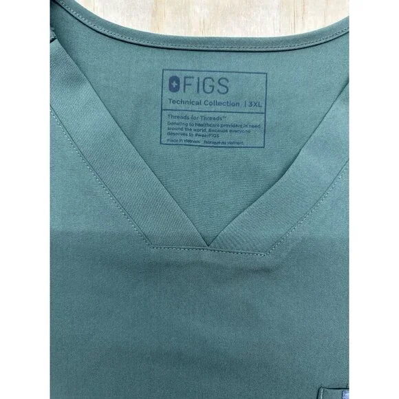 NWOT Figs Leon Three Pocket Scrub Top Mens Size 3XL Olive Medical Short Sleeve - Picture 2 of 5